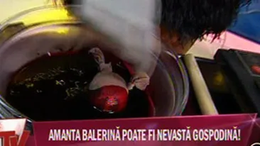 VIDEO Amanta balerina s-a transformat in nevasta gospodina! Uite cum inroseste Vica Blochina ouale in direct!