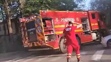 BREAKING | Incendiu de proporții la o grădiniță din Berceni. Peste 20 de mașini de pompieri încearcă să stingă focul