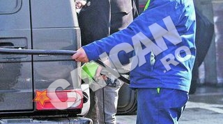 Se descurca in viraje, dar nu si in benzinarie. A pompat in rezervorul Sidoniei pentru cinci lei