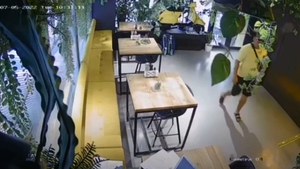 Au mâncat românește, au "plătit" englezește! Ce au făcut un turist și soția lui, după ce chelnerul le-a adus nota de plată, într-un restaurant din Constanța