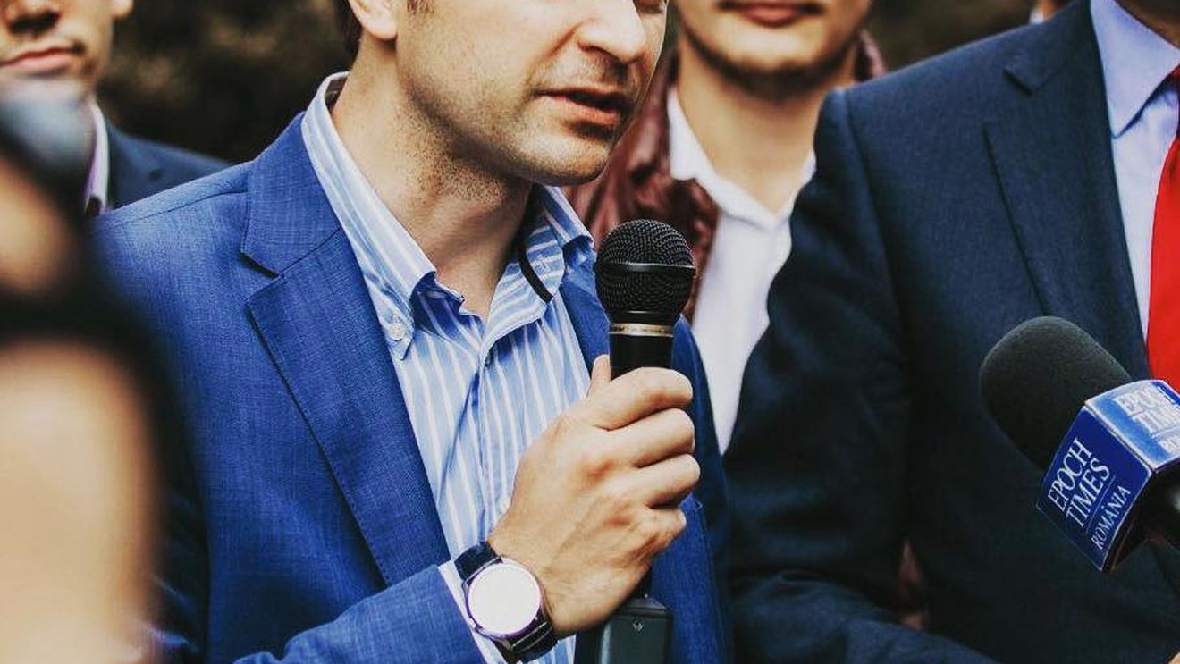 Sebastian Burduja o critică pe Clotide Armand: „A ieșit din sală ca să scrie o postare pe Facebook”