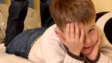 Un baiat de patru ani si-a omorat fratele nou nascut  si si-a ranit grav mama