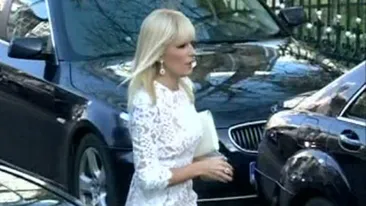 Elena Udrea a atras toate privirile la botezul anului. Cum a putut să se imbrace la biserica. Cu greu o recunosti