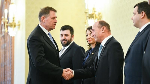 Mesajul disperat al lui Băsescu pentru Iohannis, cu puțin timp înainte de prelungirea stării de urgență: ”Este URGENT!”
