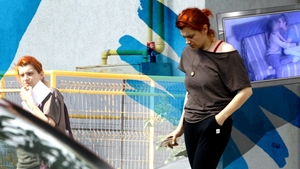 Am găsit-o pe directoarea de liceu filmată în timpul actului sexual cu un elev! Unde se ascunde ”profa”…