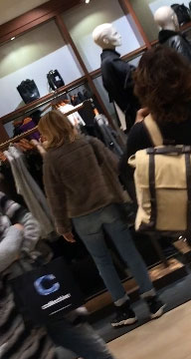 Însărcinată pentru a doua oară, Simona Gherghe se menține în formă la mall