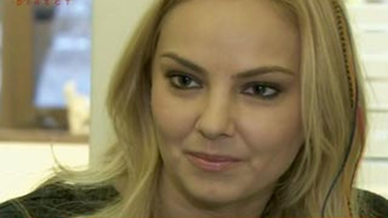 Cine crezi ca ii face menajul Roxanei Ionescu? "Tata imi calca lenjeria de pat de zici ca e scoasa din ambalaj!"