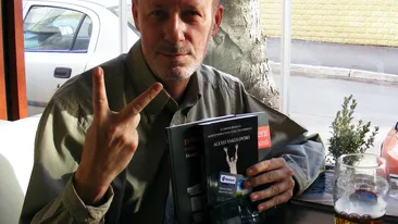 ANDREI GHEORGHE a răbufnit dur la adresa medicului de la Iaşi, care anunţase că nu-i va trata pe protestatarii din Piaţa Victoriei! O ţaţă electrocutată!