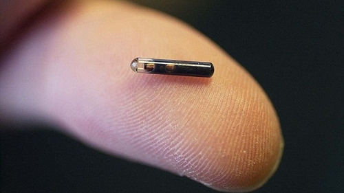 Această companie din Belgia a stârnit controverse după ce le-a implantat angajaţilor microcipuri!