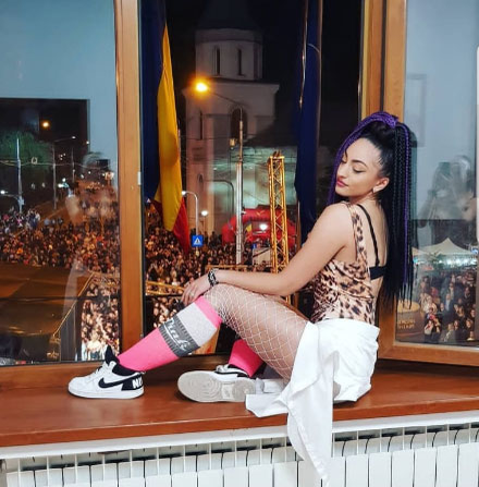 Și Georgiana s-a fotografiat sexy în Primărie