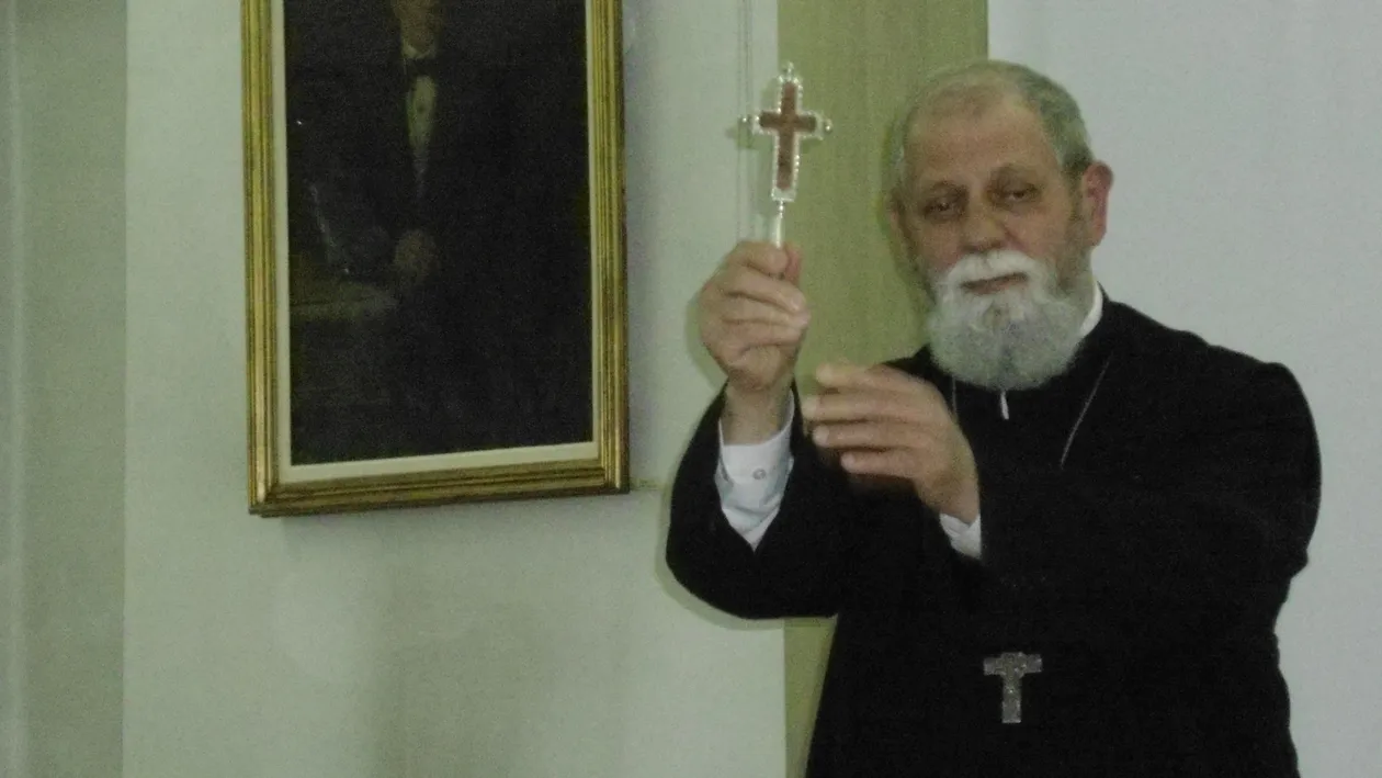 Cum se apără preotul care a bruscat un bebeluş la slujba de botez! Declaraţia lui a şocat pe toată lumea:”Eram supărat...“