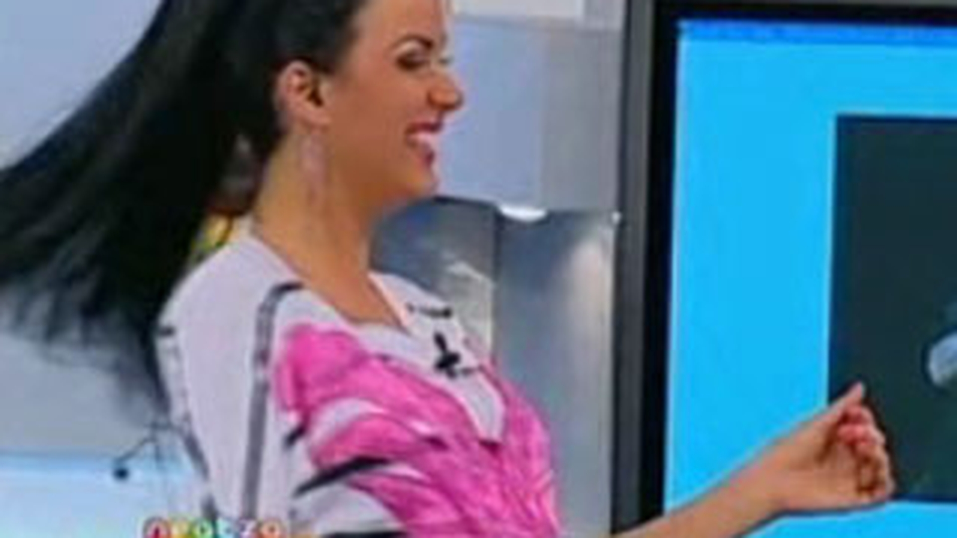 VIDEO Daniela Crudu, fan AC/DC? A dansat pe muzica rock la "Neatza"