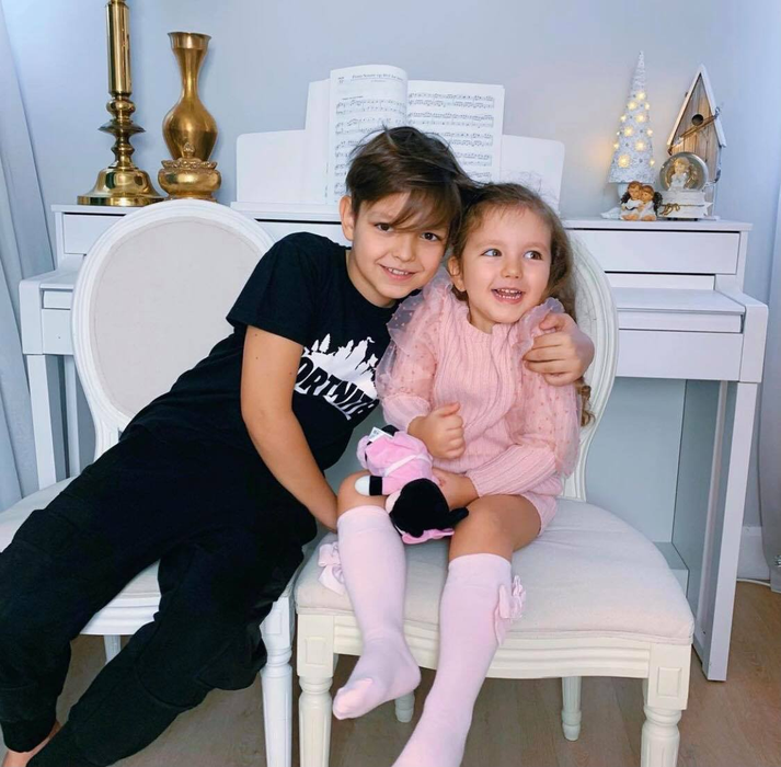 Sărbătoare mare în familia Elenei Gheorghe! Ce au primit copiii ei, cu ocazia zilei lor de nume