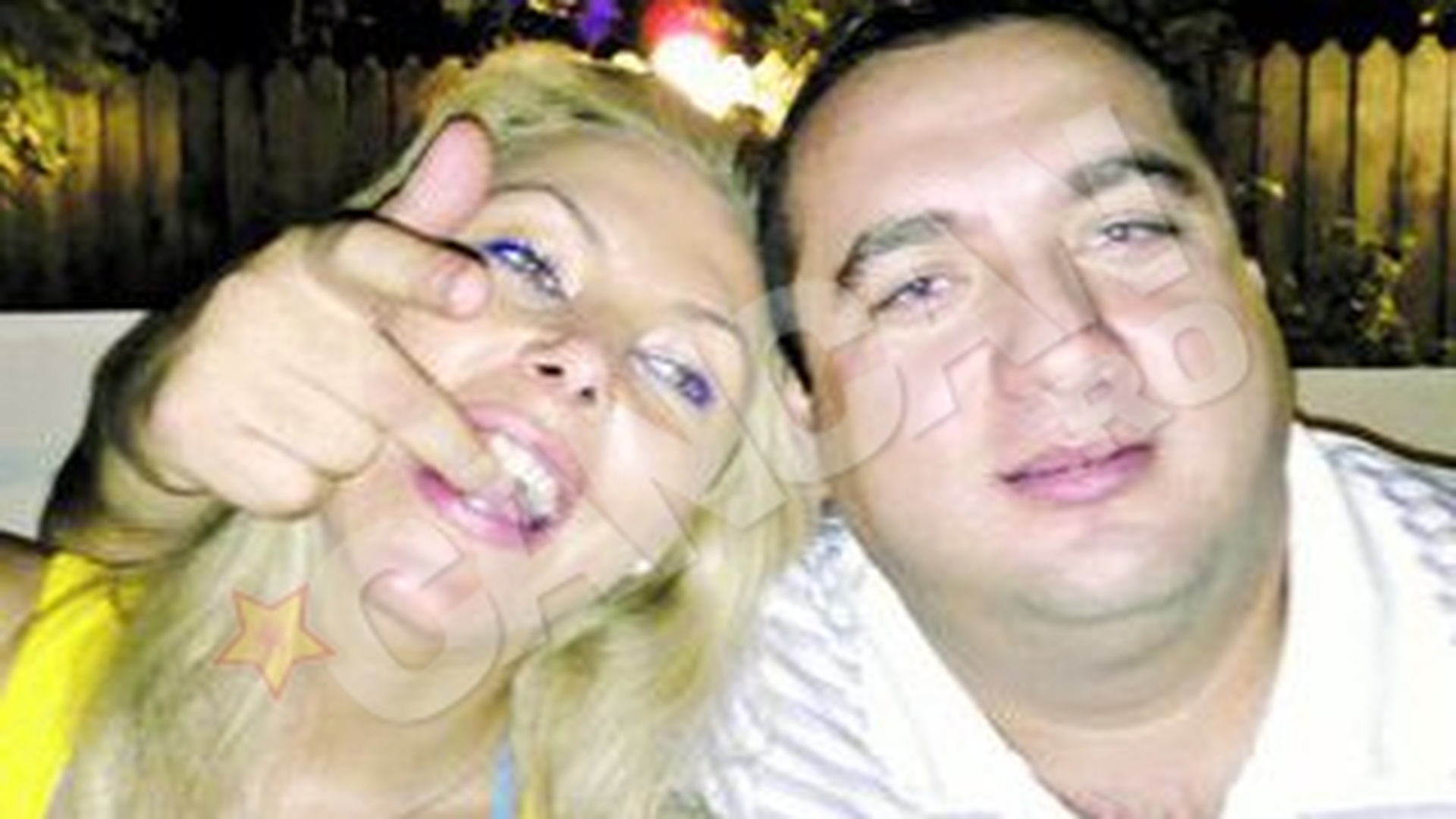 Leo si Jasmine, perversi in public