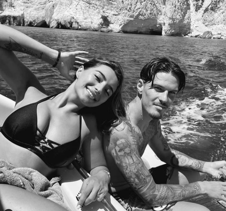Iubita lui Dennis Man, fotbalistul aflat pe lista lui AC Milan, o adevărată bombă-sexy! Fotografii incendiare cu Alexandra Ionela, fostă Miss Arad în 2014| GALERIE FOTO