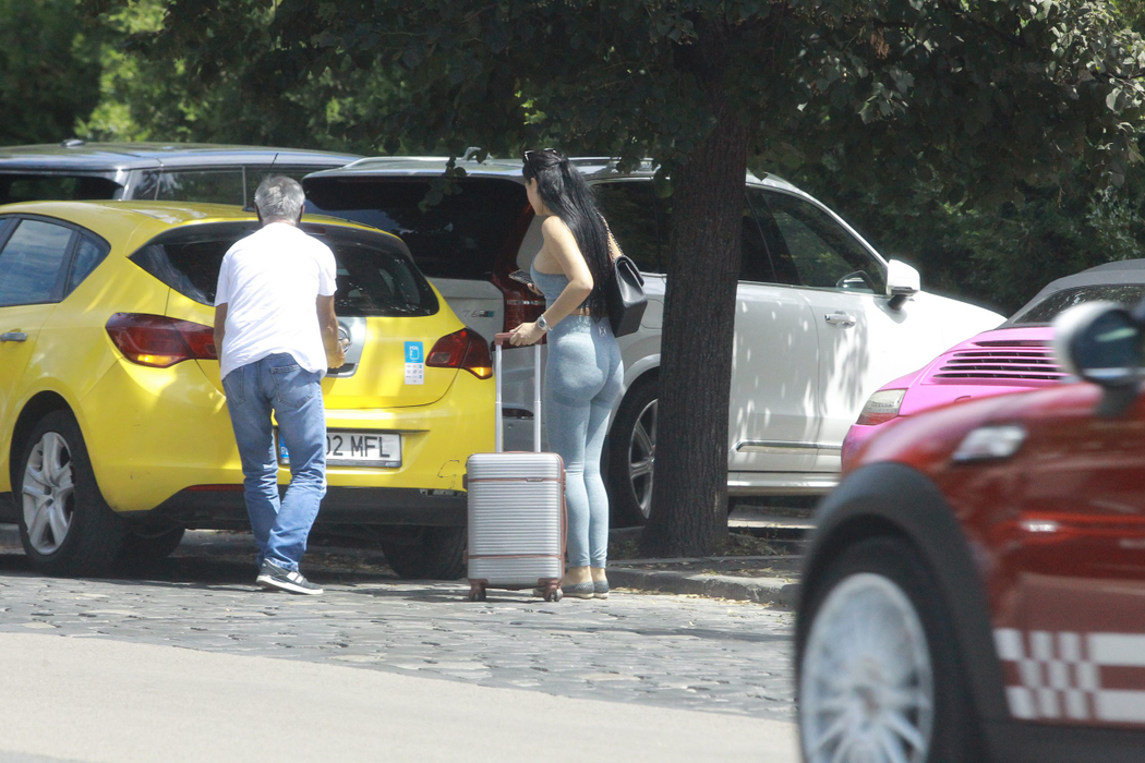 Sofia ia Uberul pentru a ajunge la aeroport, de unde va decola spre Viena