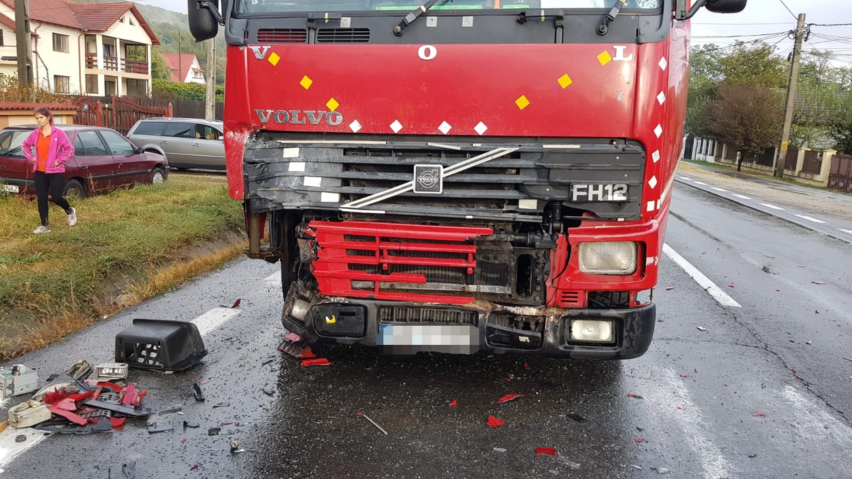 Accident grav pe DN7, în Argeș! Un om a murit, alte trei persoane au fost rănite VIDEO
