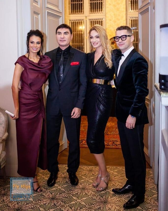 Fotografia postată de Valentina Pelinel cu gemenele sale. Detaliul observat de fani