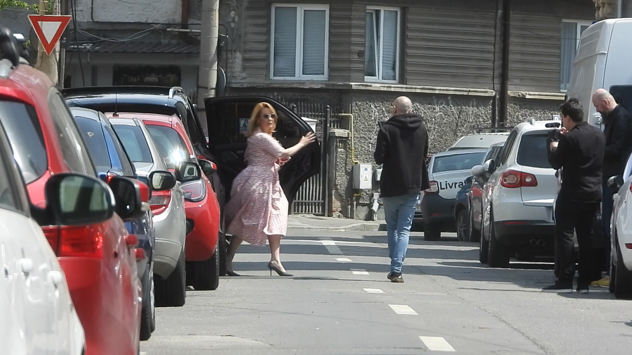 Andreea Esca e, mai mereu, grăbită! Are, e drept, o grămadă de proiecte pe cap (Foto: CANCAN.RO)
