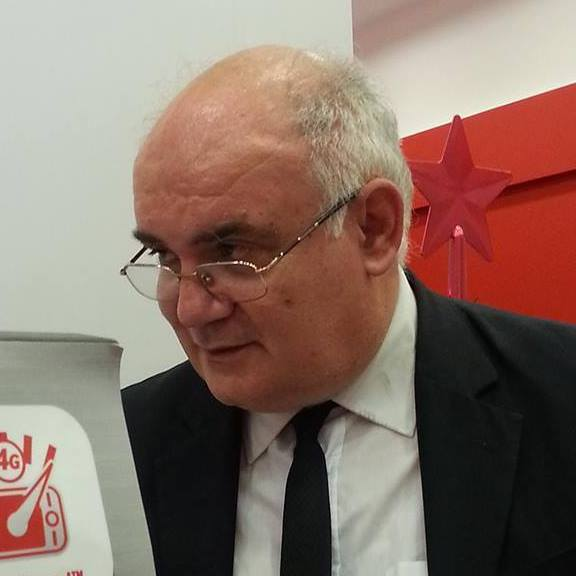 Profesorul Dan Păcurariu susține că este homosexual