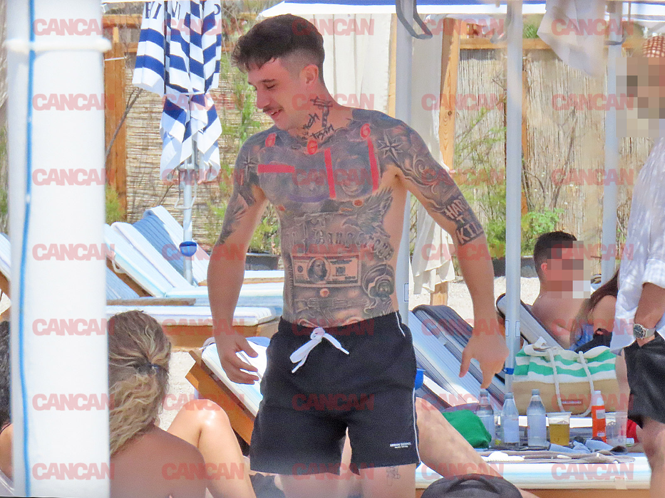 MGK și fiului celebrului manelist, Vali Vijelie, au petrecut clipe splendide la mare