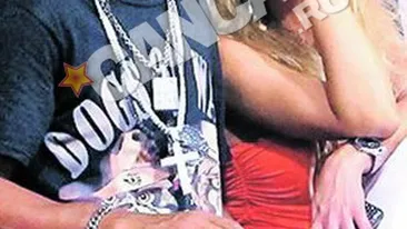 L-a insotit pe starul brazilian in loja. Romanca Lili s-a distrat cu Ronaldinho la carnaval