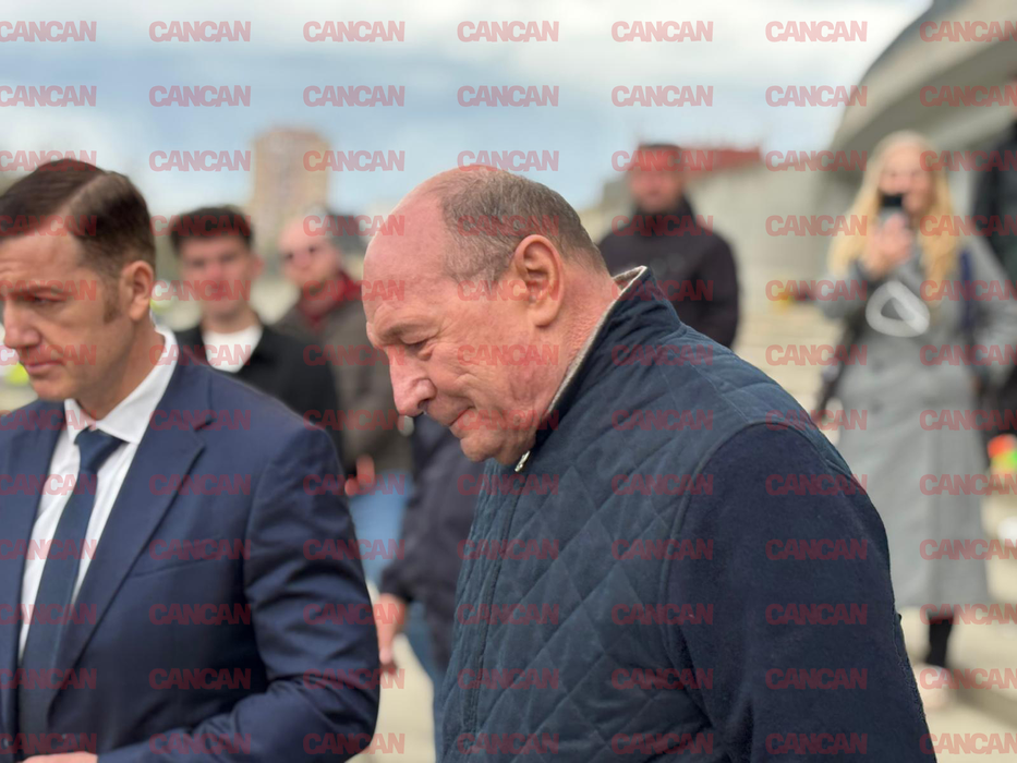 Politicieni, foști jucători și sute de fani își iau rămas bun de la Mircea Lucescu. Ultima zi de omagiu pe Arena Națională