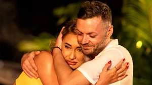 Noi imagini de la nunta Mariei cu Marius Avram. Au strălucit pe ringul de dans la valsul mirilor