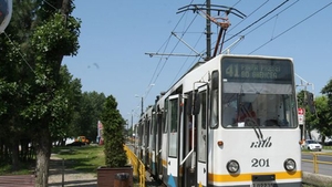 Incident tragic in Capitala! Unei persoane i s-a facut rau in timp ce cobora din tramvai