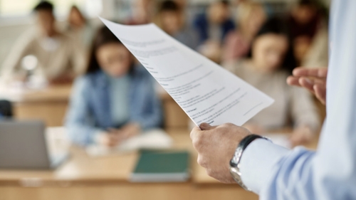 Râzi cu lacrimi! Ce perle au putut să scoată absolvenții claselor a XII-a la examenul de Bacalaureat