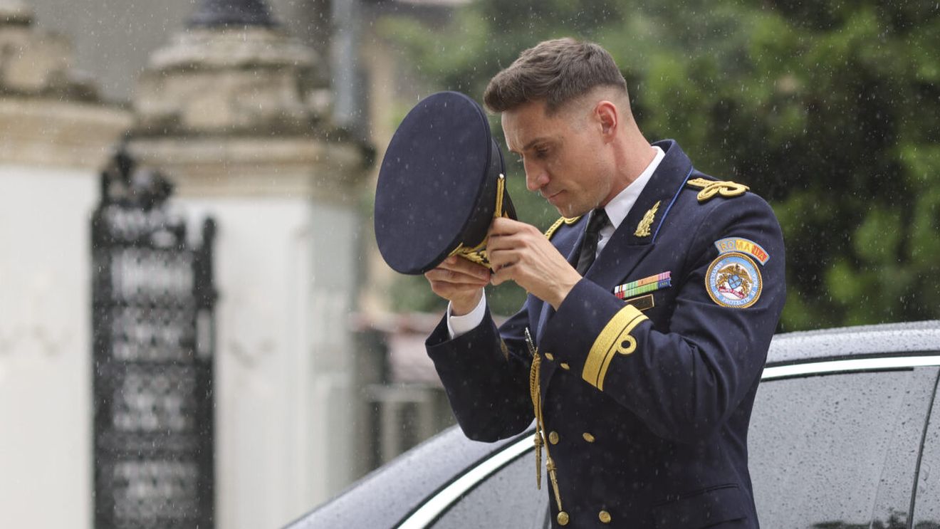 Ionuț, ofițerul SPP care îl păzea pe Nicușor Dan, ar fi fost retras din funcție. Ce a pățit tânărul agent