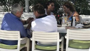 Imagini de senzaţie cu al doilea om din România! Călin Popescu Tăriceanu a petrecut pe muzică lăutărească
