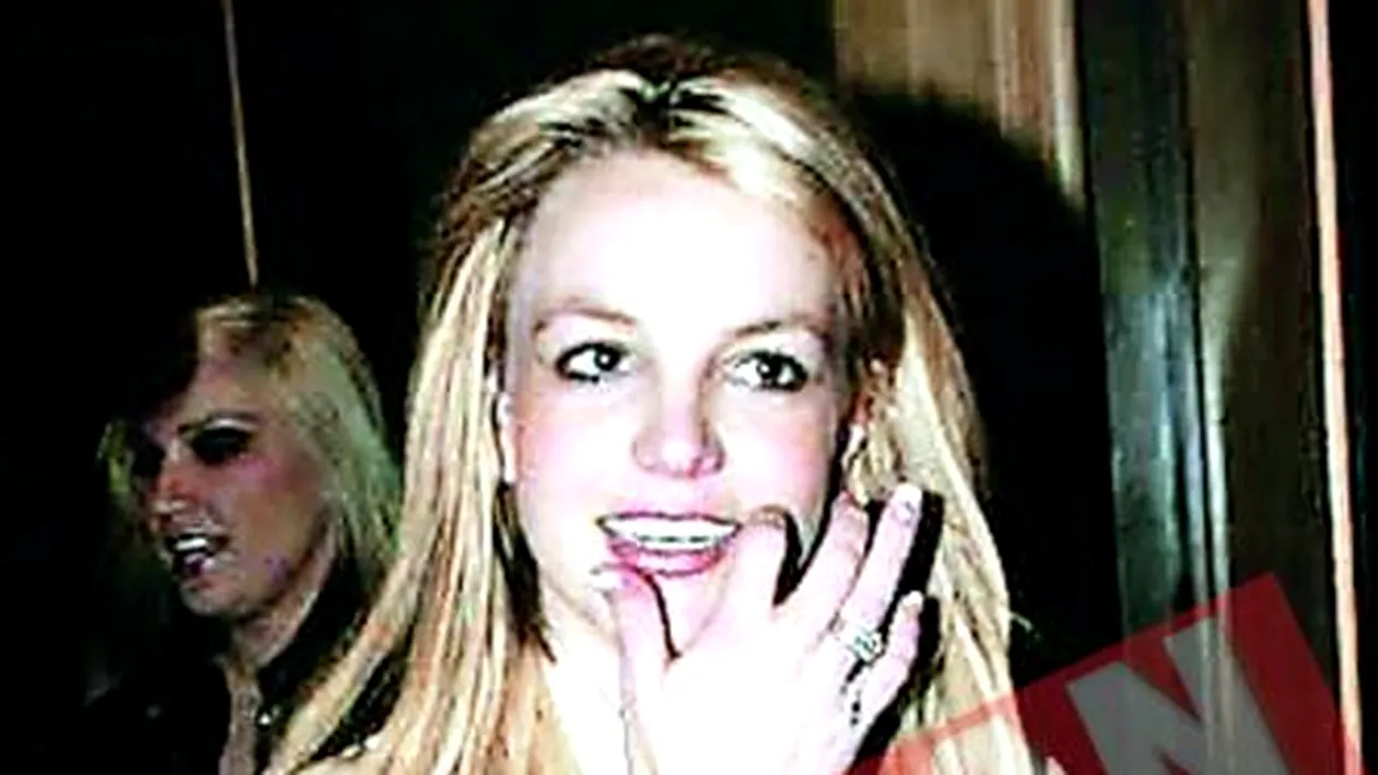 Britney Spears a furat haine