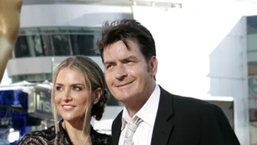 Charlie Sheen s-a mutat cu fosta sotie!