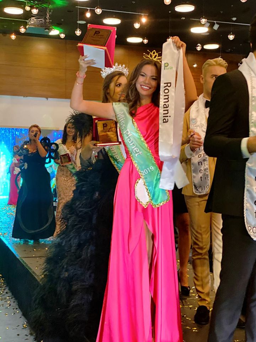 Miss “Planet 2019” l-a combinat pe Domnul Rimă! Primele imagini cu noul cuplu. Cum și-au “oficializat” relația + multe alte detalii