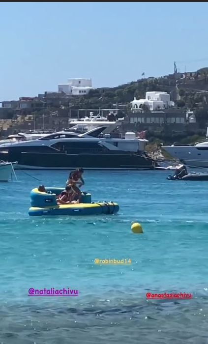 Cât s-a schimbat Adelina Chivu după intervențiile estetice! A plecat fără soțul ei în vacanța din Mykonos și a pozat sexy și nemachiată