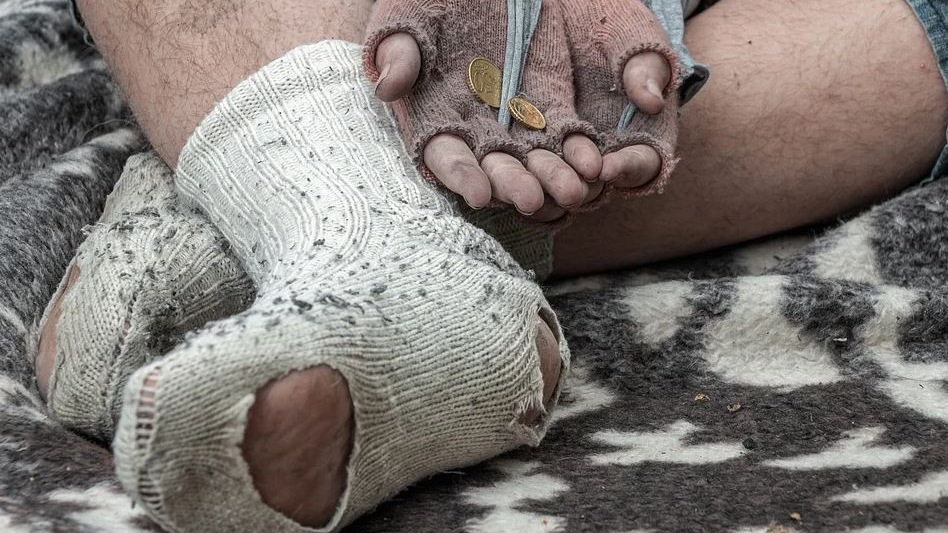 Cum a făcut un cerșetor din Iași 500 de lei în doar trei ore