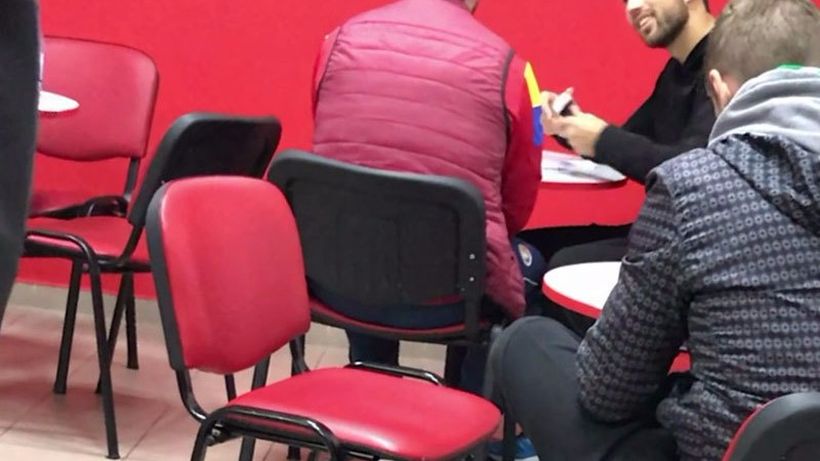 VIDEO EXCLUSIV. Imaginile care vor ”inflama” fotbalul din România. A semnat toamna trecută cu FCSB-ul, iar acum l-am filmat la pariuri! Fratele lui antrenează în LIGA I, iar tatăl său a creat ”Generaţia de Aur”