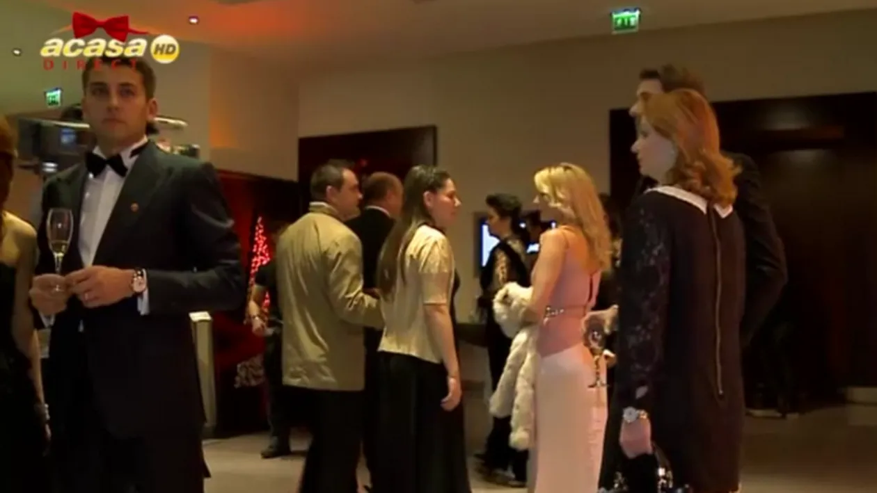 Parada modei la Festivalul Brazilor de Craciun! Ce haine de FITZE au purtat vedetele la licitatia caritabila!