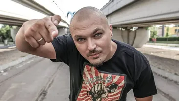 Puya, concert cu scandal! Artistul, la un pas să fie luat pe sus: „Au dat cu sticle cu nisip, cu vodcă”