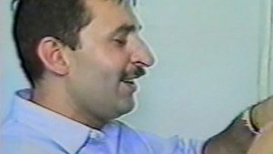 IMAGINI DE COLECTIE! Uite cum arata elita manelistilor in 1999! Adi Minune purta sapca de rapper, Vali Vijelie avea cateva zeci de kilograme mai putin si Dan Bursuc canta la clarinet, la bustul gol