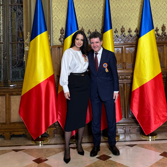 Vedeta care a furat privirile la Cotroceni, de 1 Decembrie. S-a pozat cu președintele, dar toată lumea era atentă la … picioarele ei!