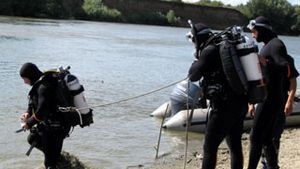 Vanator disparut in rau dupa ce s-a rasturnat cu barca