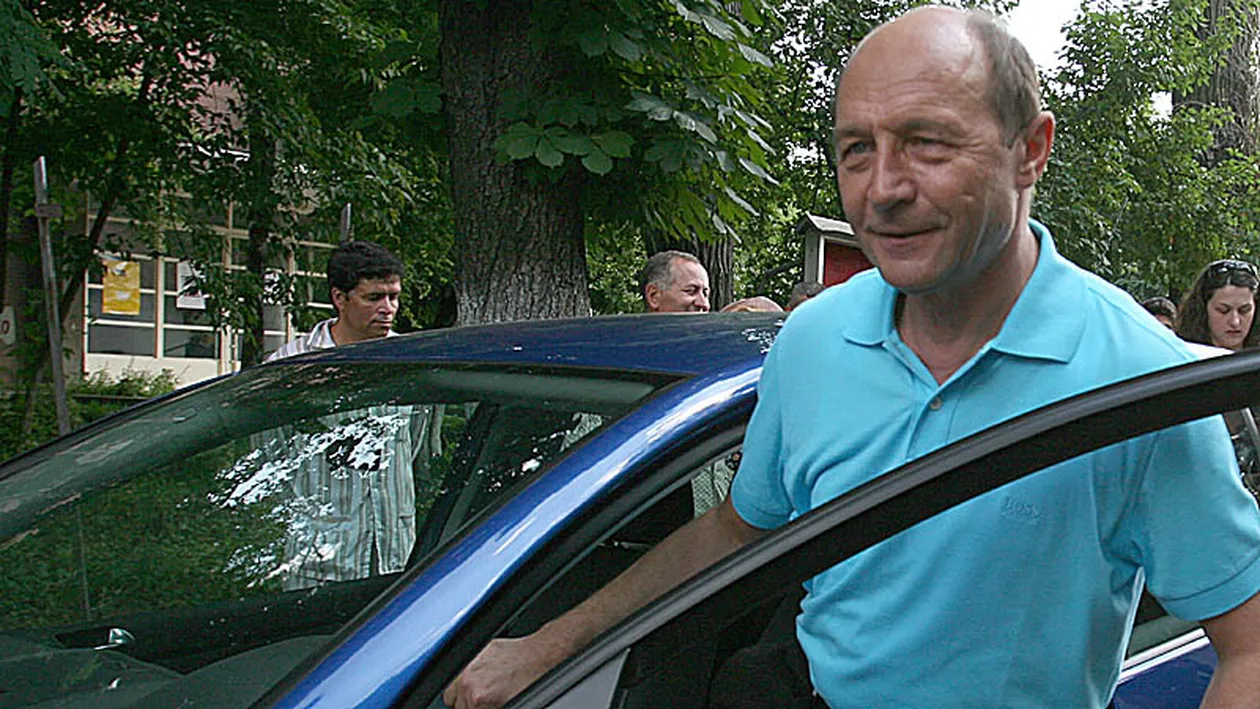 Presedintele Băsescu a fost implicat intr-un ACCIDENT rutier