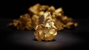 Cât costă un gram de aur pe 5 martie! Leul pierde tot mai mult din putere în fața dolarului american