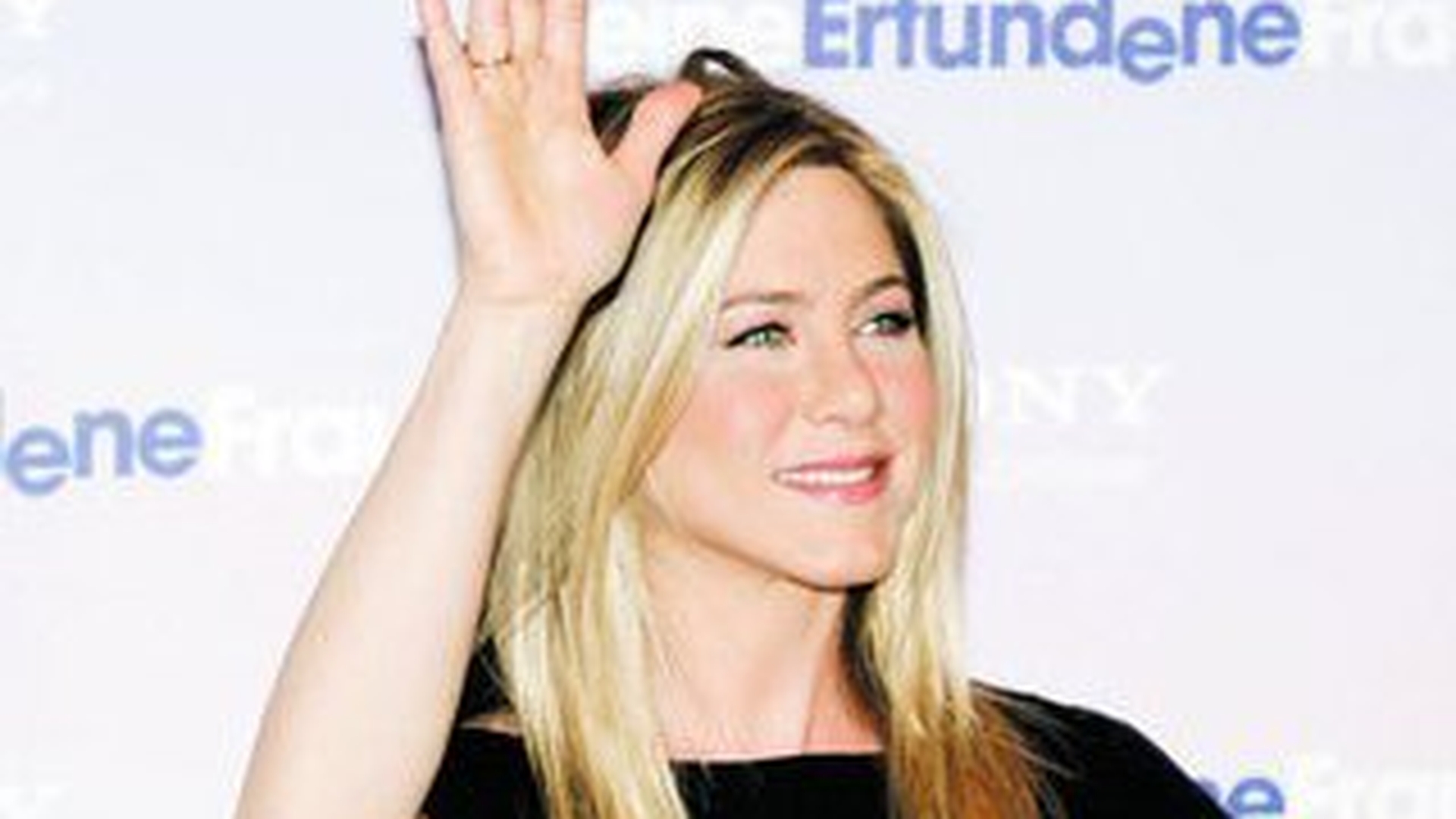 Jennifer Aniston a dat petrecere pentru a sarbatori vanzarea casei din Beverly Hills! Se muta cu iubitul la New York