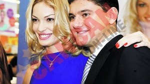 Valentina Pelinel Si-a lansat DVD-ul in familie