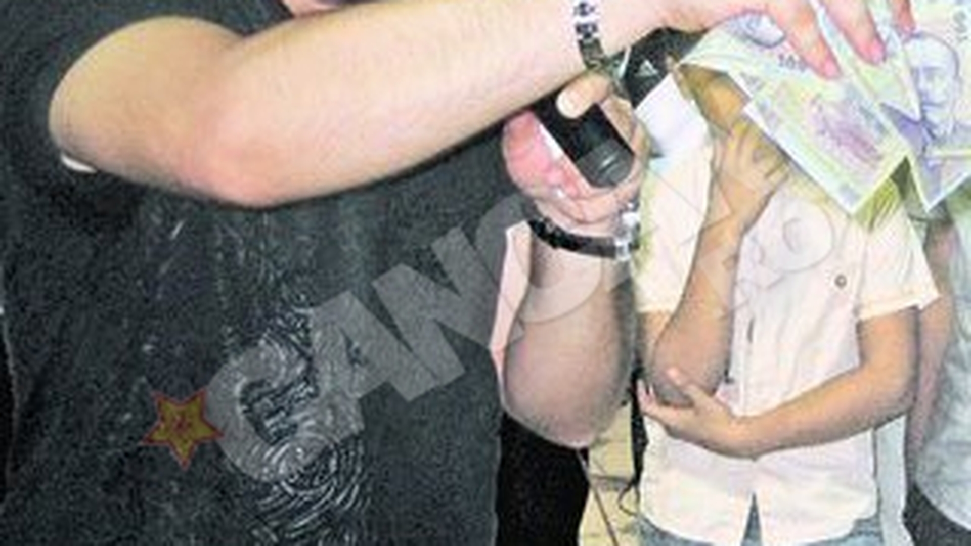 Florin Salam si-a scurtat vizita in Franta, la casa de discuri Universal! A accelerat negocierile ca sa ajunga la o nunta