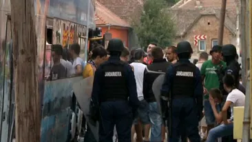 Localnicii din Slimnic, ingroziti de suporterii Stelei: Erau drogati, urlau ca niste salbatici!