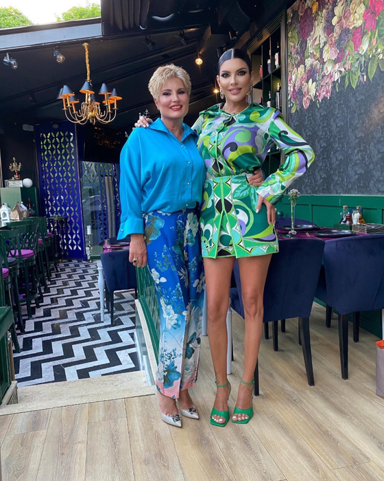 Andreea Tonciu și mama ei la un eveniment monden/ Sursă foto: Instagram.com
